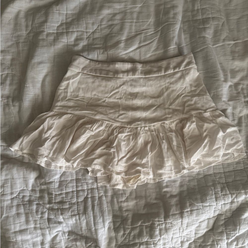Forever 21 Size XS Elegant Cream Ruffle Skort